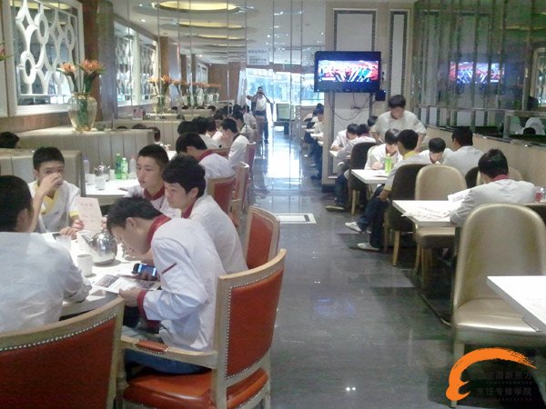安徽新东方金大学生参观合肥望湘园包河万达店