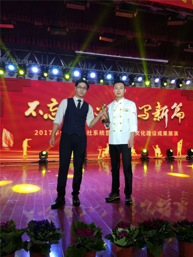 ��Ժ��2017�갲��ʡ����ϵͳ�߼���ԺУ�Ļ�����ɹ�չ������ȡ�üѼ�