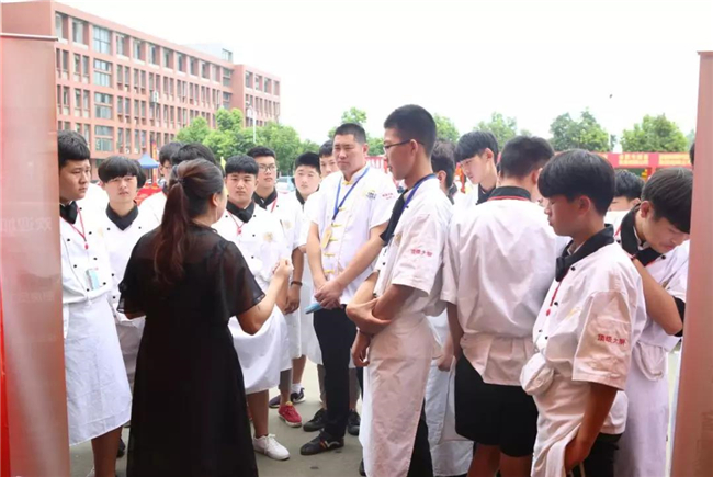 重大喜讯!2018年秋季人才交流会暨金牌合作企业签约仪式隆重举办!