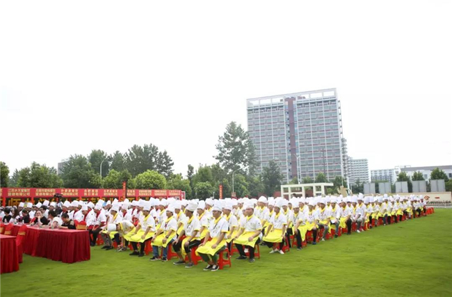 重大喜讯!2018年秋季人才交流会暨金牌合作企业签约仪式隆重举办!