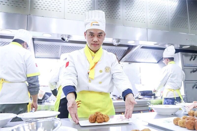 ���Ĵ������գ���λС���׷�ο�Խ1500���