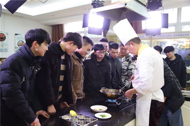 ��ѧ����Ϯ����ʦ���ں�����