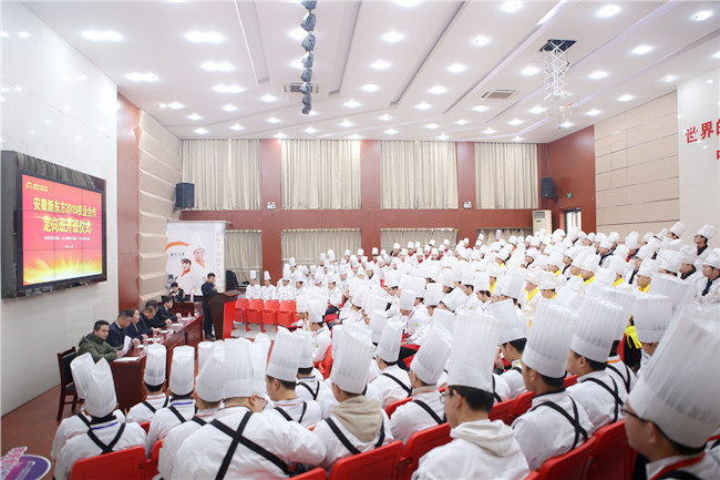 �����¶���2019��У���������࿪��������ʽ¡�ؾ���