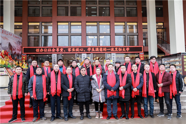 �����¶�����⿼���ѧУ¡�ؾٰ�������У԰�߿���������Ƹ��ʽ