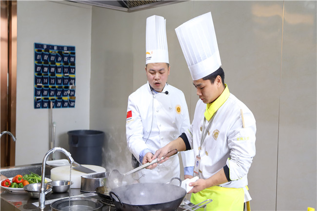 成功学子重返校园,传授成功秘诀!