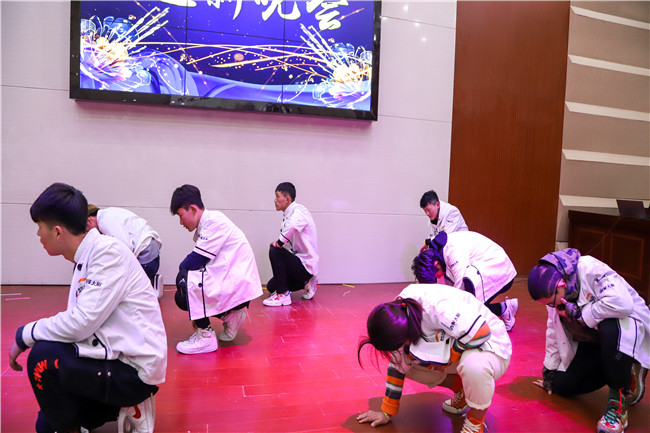 �����¶���2019��ӭ������