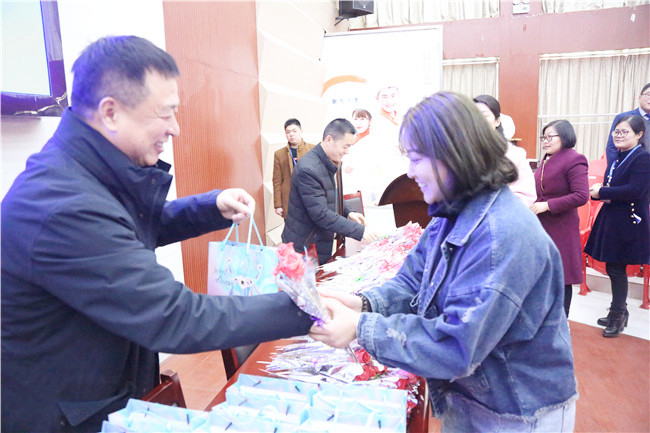 Ů��ڹ���-�������¶�����Ů���Ͷ��ˣ�