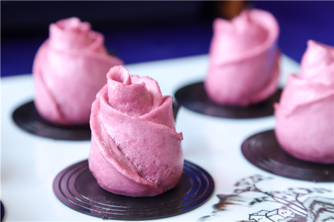 ���вͳɹ�չ��һȺ�¸ҵ�׷���ˣ������õ��껪�Ｄ��ܶ�