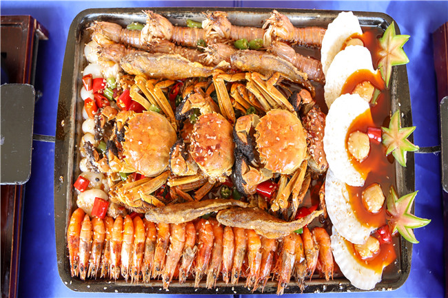 ���вͳɹ�չ��һȺ�¸ҵ�׷���ˣ������õ��껪�Ｄ��ܶ�