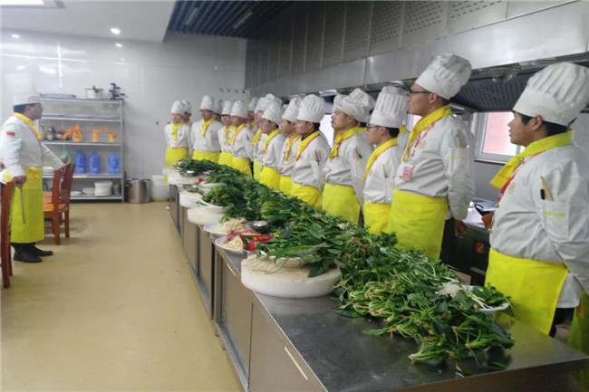 ����ÿһ�������˵��˶����Գ�����ʦ��