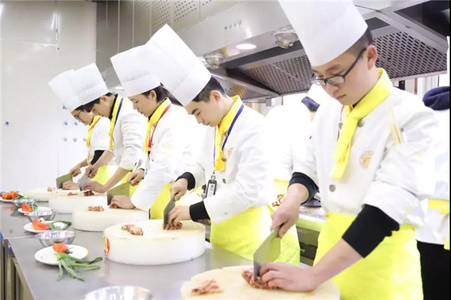 ����ÿһ�������˵��˶����Գ�����ʦ��