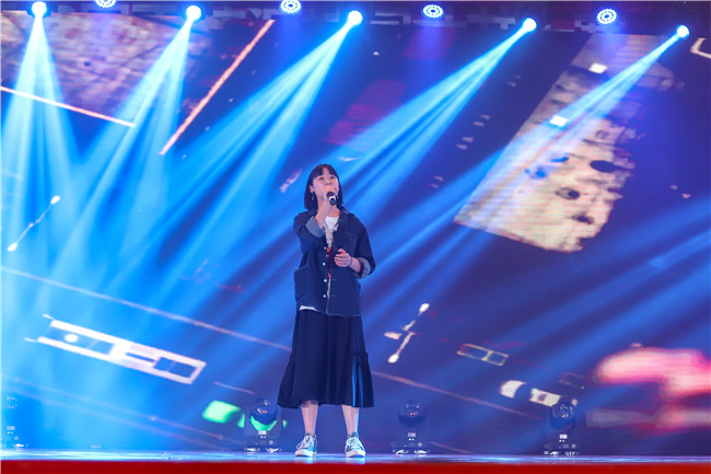 ����Ӵ����ʦ�ǵ���һ���ջ��ݣ�����е㲻һ��!