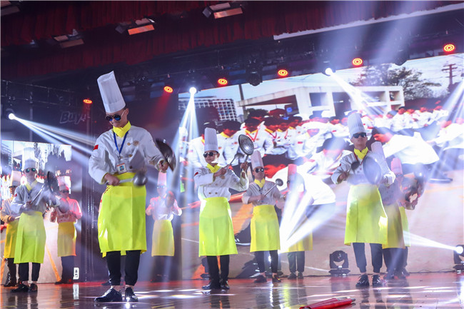 ����Ӵ����ʦ�ǵ���һ���ջ��ݣ�����е㲻һ��!