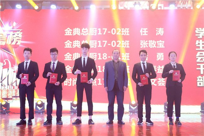 ����Ӵ����ʦ�ǵ���һ���ջ��ݣ�����е㲻һ��!