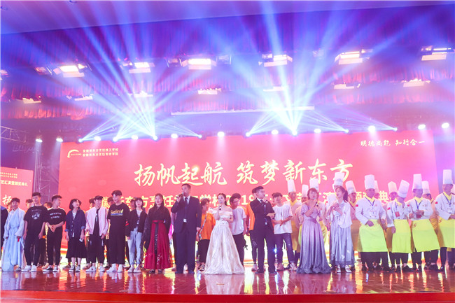 ����Ӵ����ʦ�ǵ���һ���ջ��ݣ�����е㲻һ��!