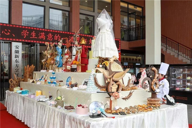 ��һ���ڽ���ȥ�Ķ��ˣ��Ͻ����򿨰��յ�����ѧУ�ɣ�