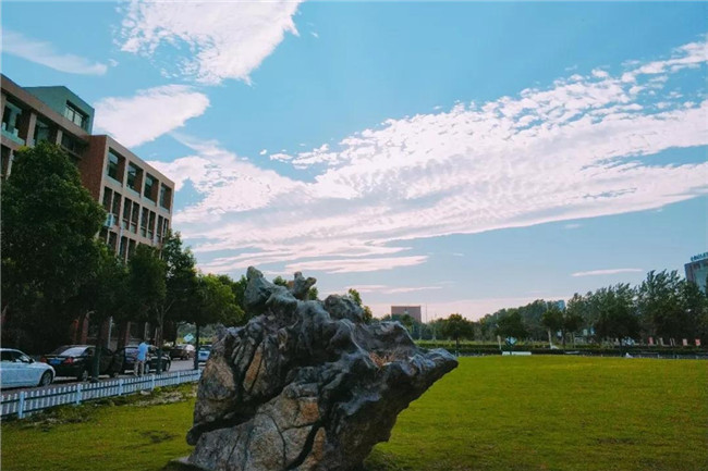 ��һ���ڽ���ȥ�Ķ��ˣ��Ͻ����򿨰��յ�����ѧУ�ɣ�