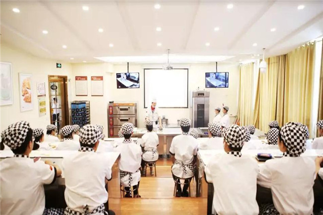 ��������̸�������ã��ܾ����ң�15��С���Ķ��������Ǵ����￪ʼ���ɵģ�