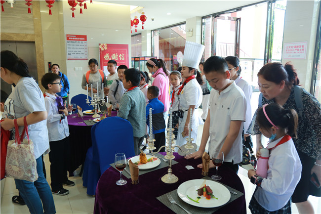 ȫ��������|�����¶�������ӭ�ӺϷ���̫��·Сѧ���ǰ�ĺ���