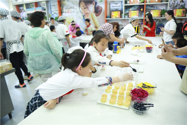 ȫ��������|�����¶�������ӭ�ӺϷ���̫��·Сѧ���ǰ�ĺ���