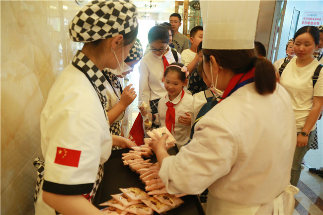 ȫ��������|�����¶�������ӭ�ӺϷ���̫��·Сѧ���ǰ�ĺ���