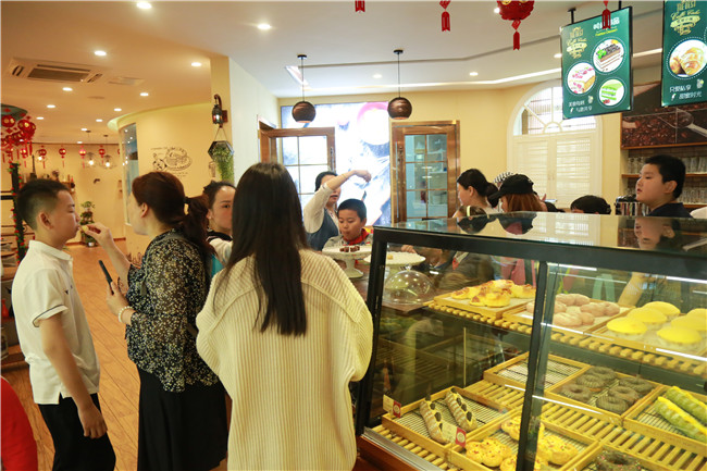 ȫ��������|�����¶�������ӭ�ӺϷ���̫��·Сѧ���ǰ�ĺ���