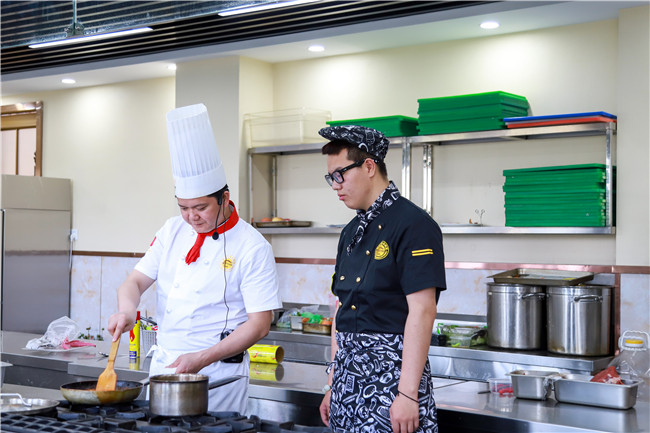 ��������̸���ı�������Ϥ��Ƽ���ѧ�������¶�������λ����⿵ı����к���˧��