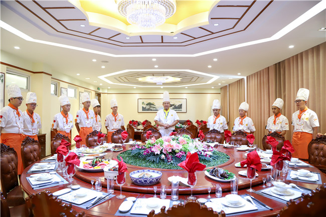 ������ҵ�𱬵Ľ��죬ѧ��ʦ������Σ�