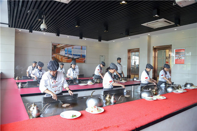 ������ҵ�𱬵Ľ��죬ѧ��ʦ������Σ�