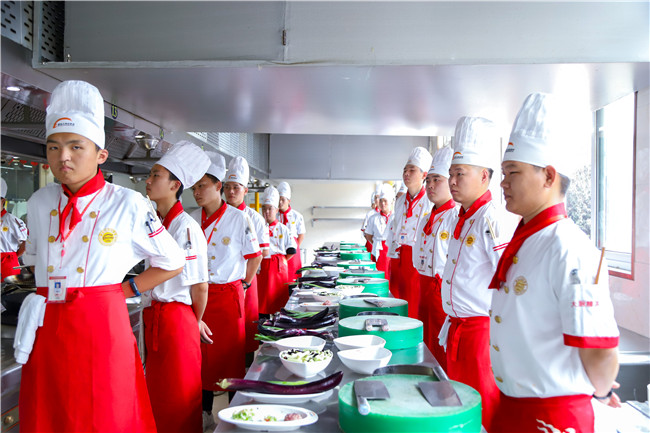 ������ҵ�𱬵Ľ��죬ѧ��ʦ������Σ�