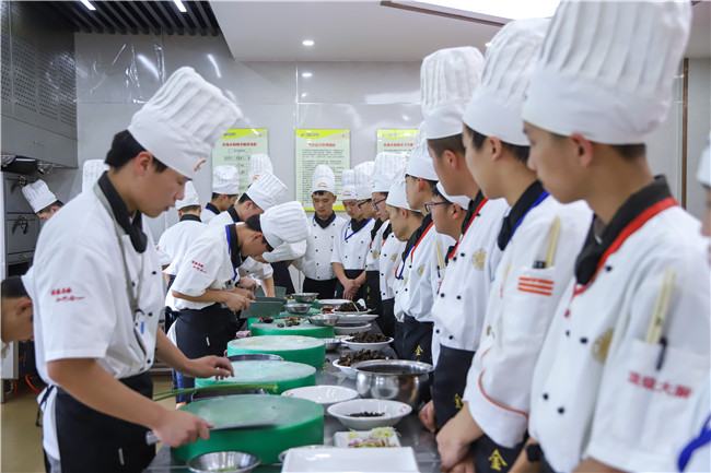 �¶������ѧУ��ѧʱ��