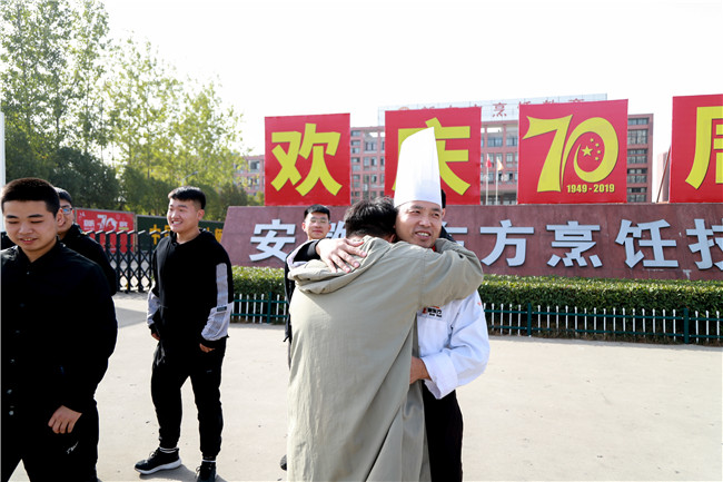 【毕业欢送】有一种离别总是让人热泪盈眶!