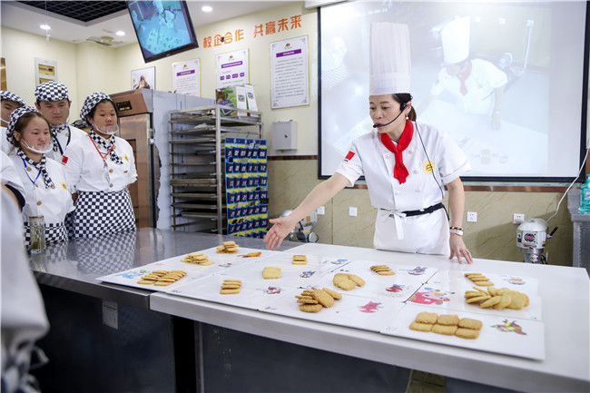 �ڰ���ѧ���������רҵ�أ�