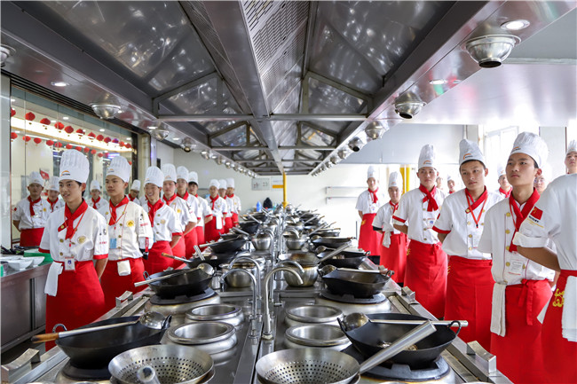 �������ѧУ�м��ң�