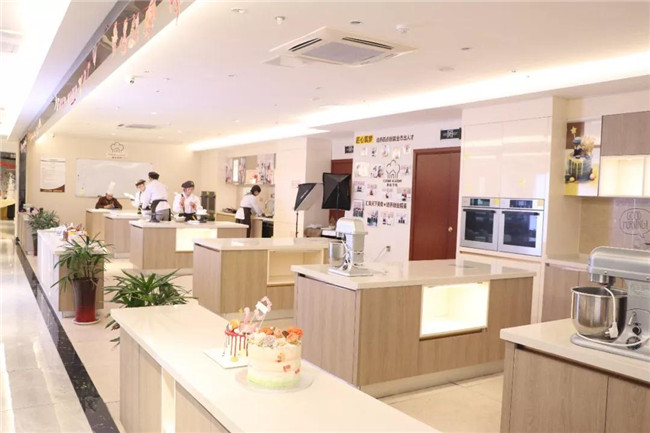 �¶������ѧУ��Щʲô��