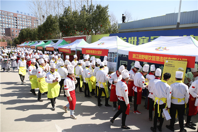 �¶������ѧУ��Щʲô��