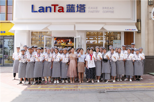 Ů��ѧ����ѡ���ڻ��Ƕ��ڵĺ��أ�