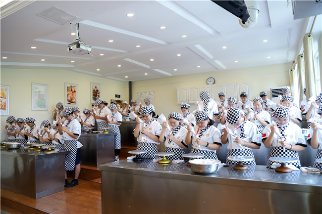 ���ո߻���ְҵԺУ��ѧУ����Ӧ����ôѡ��