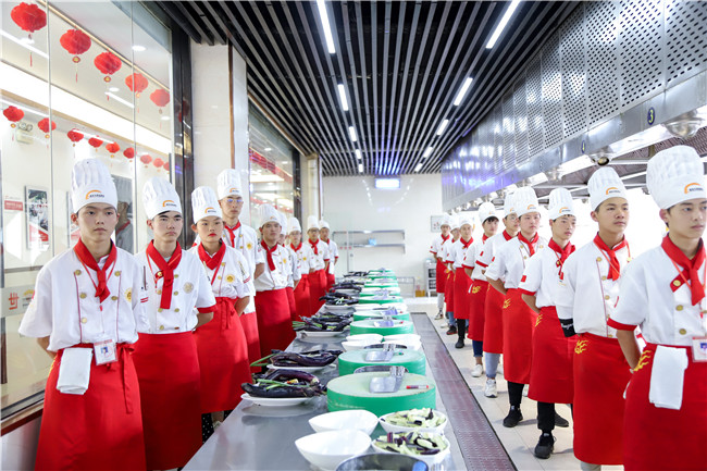 ��ʦ��ѵѧУѧ�Ѷ��٣�