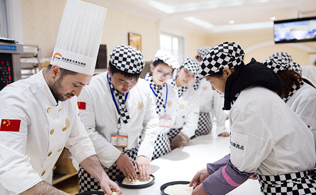 �¶������ѧУ����������