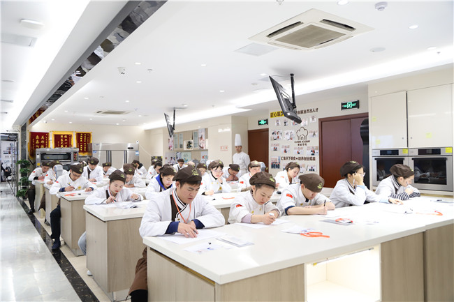 话题|想要学小吃创业去哪里更专业?