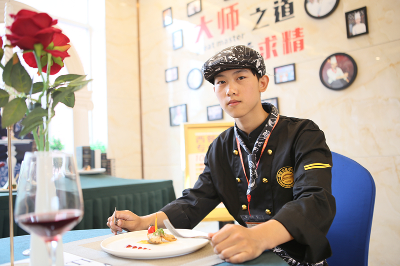 新生故事|“在航空公司和学习西餐之间我选择了后者”——吴敬