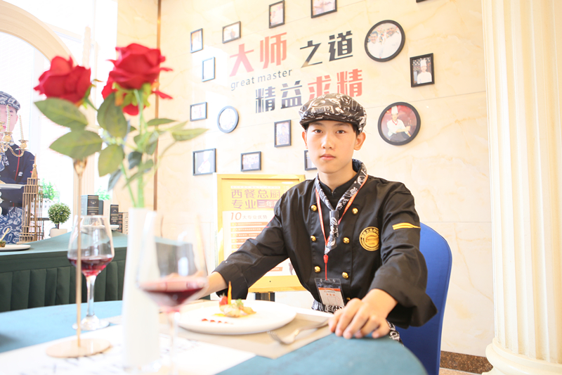 新生故事|“在航空公司和学习西餐之间我选择了后者”——吴敬