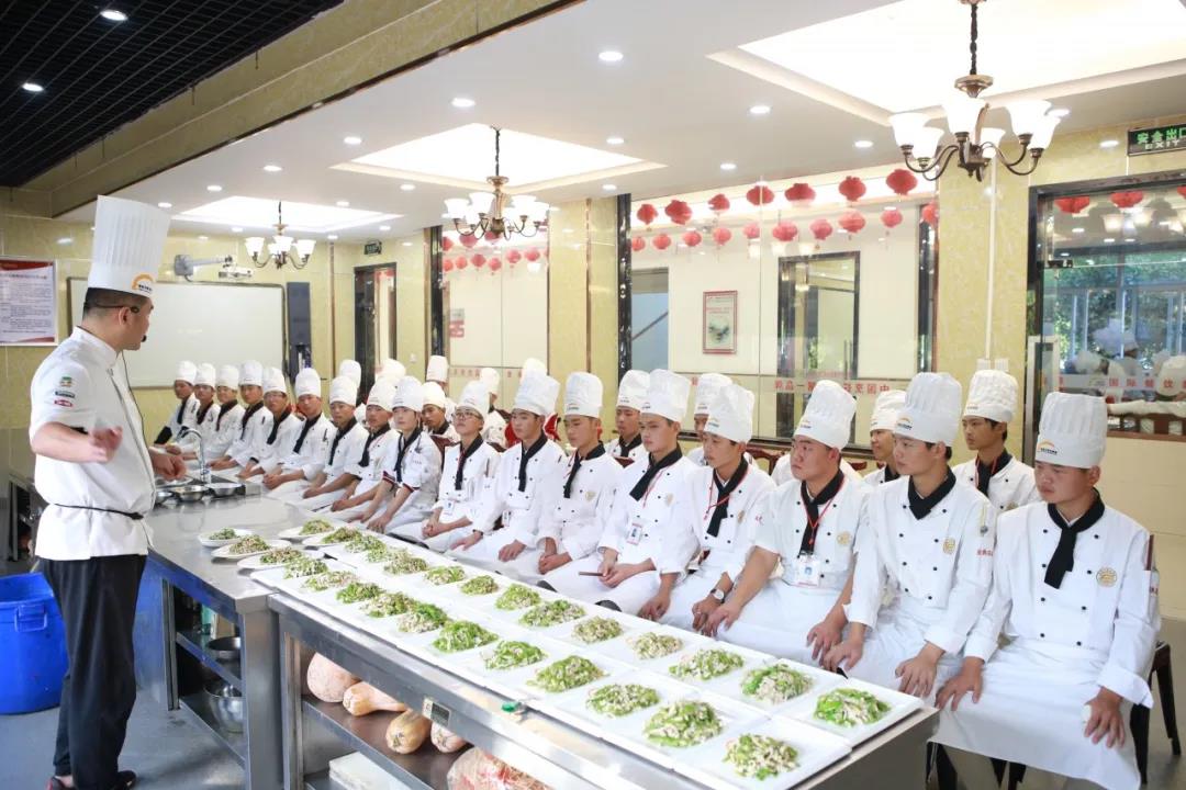 选择职业教育一样可以创造精彩未来!2021从选择一所好学校开始!