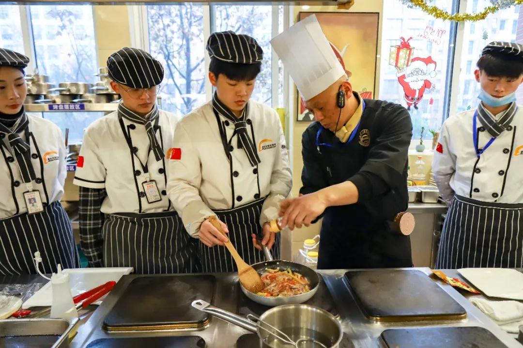 西餐主厨走进安徽新东方,为我校学子授课