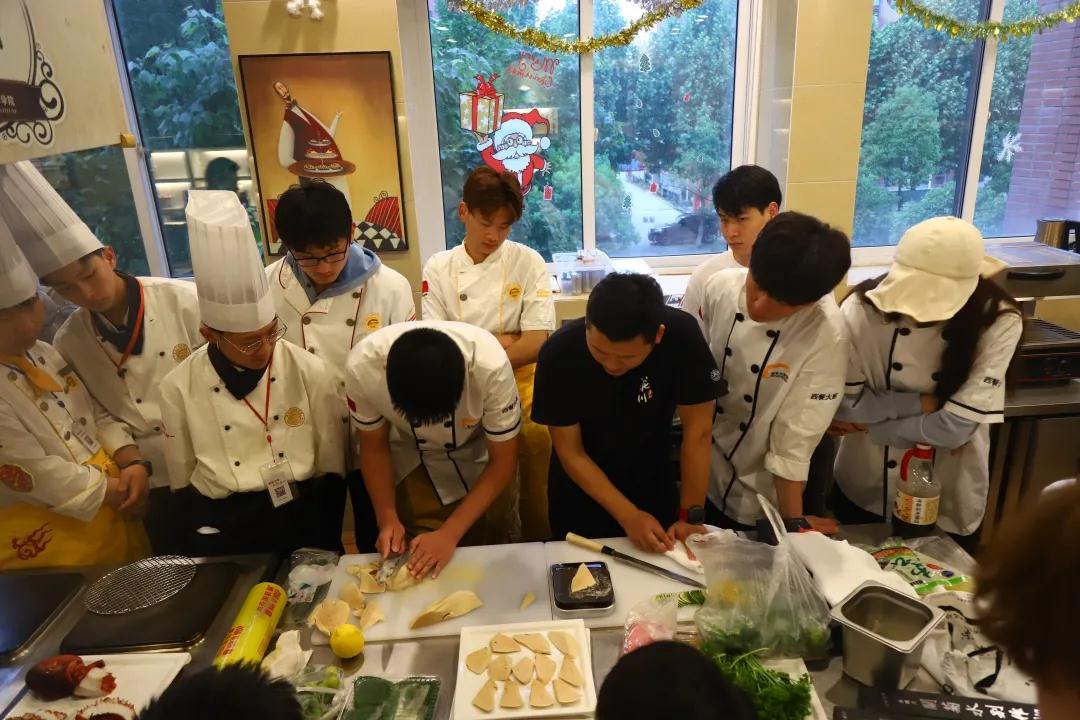 西餐主厨走进安徽新东方,为我校学子授课