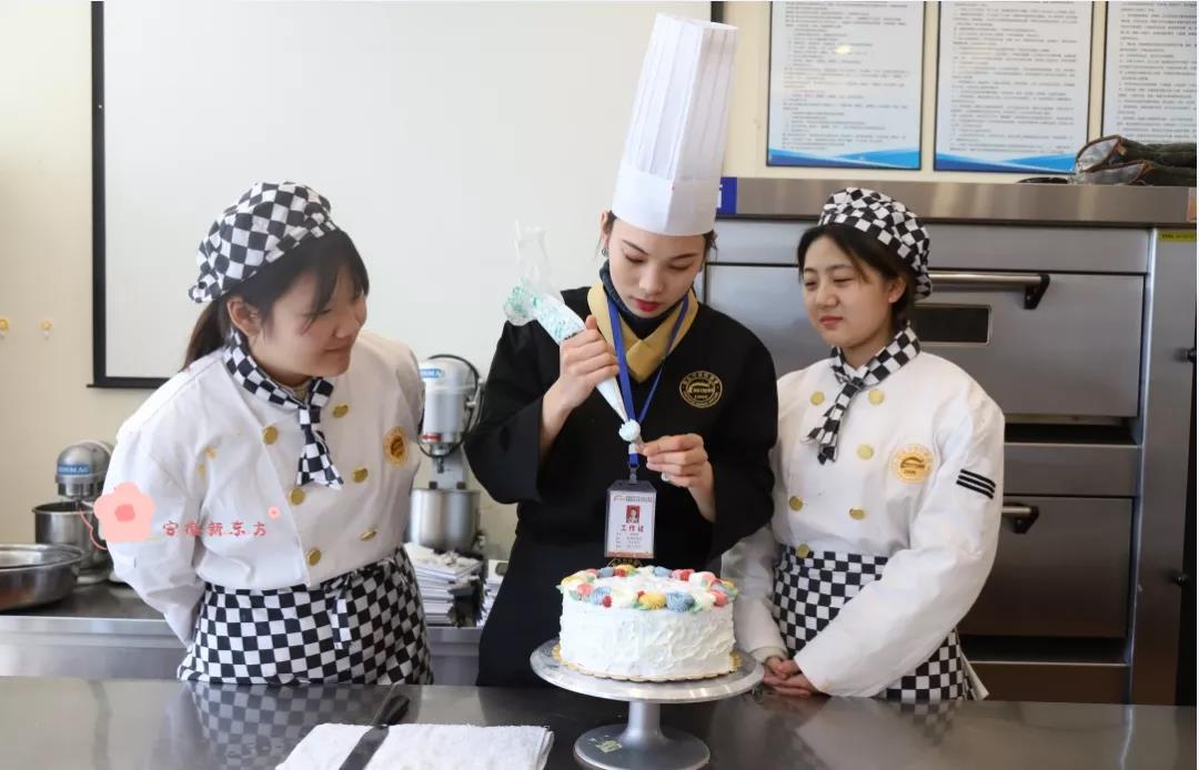 初高中毕业学什么技术好?来安徽新东方烹饪学校学厨师!