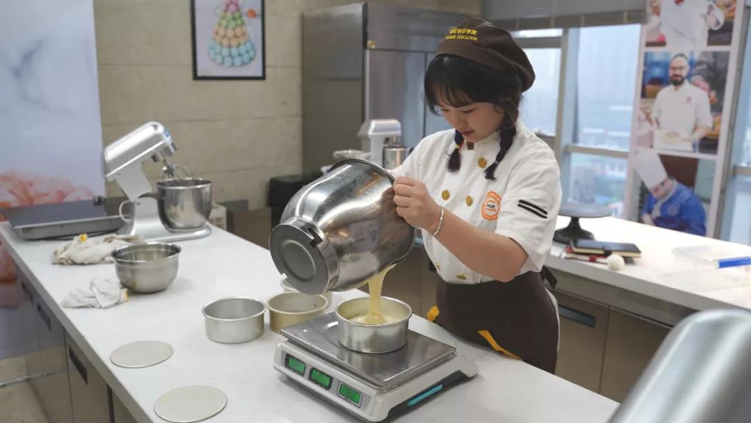 ������־���¸�ǰ�У�ѧ����決��ʵ����������~