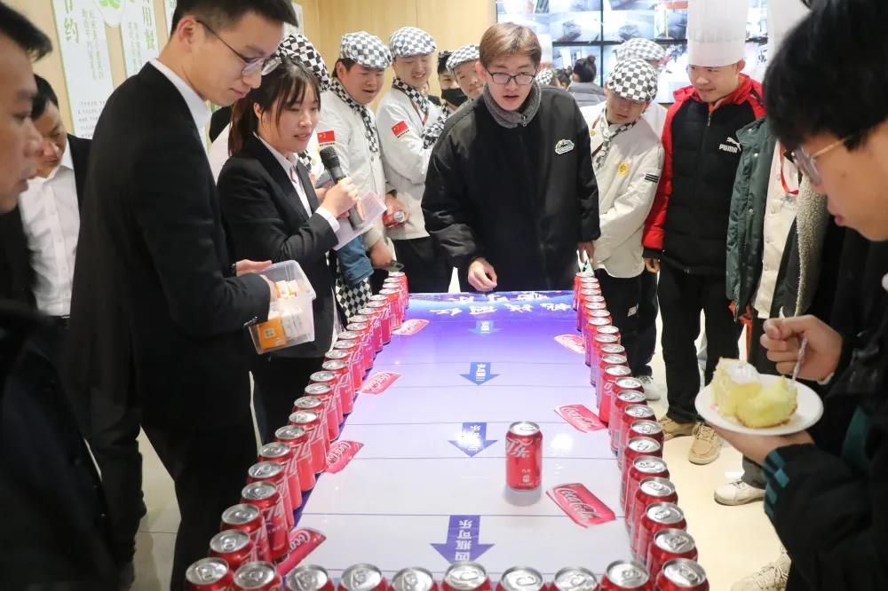安徽新东方二期新食堂今天开业啦!活动现场太欢乐了