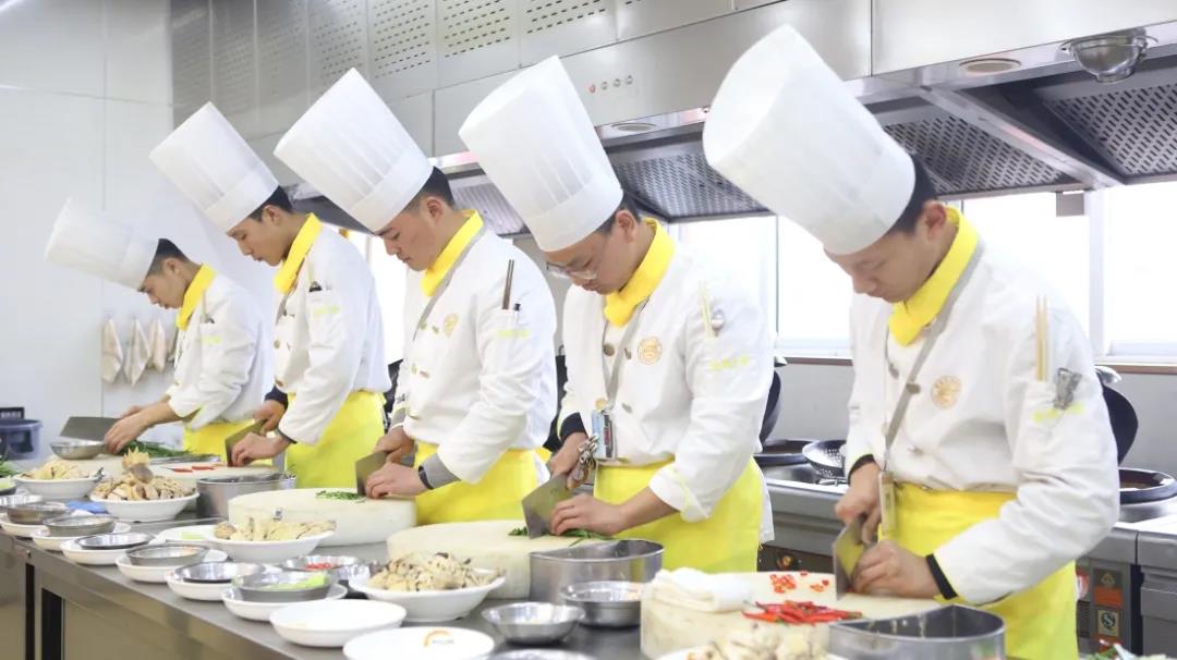 初中生可以学中餐技术吗？来安徽新东方烹饪学校学习